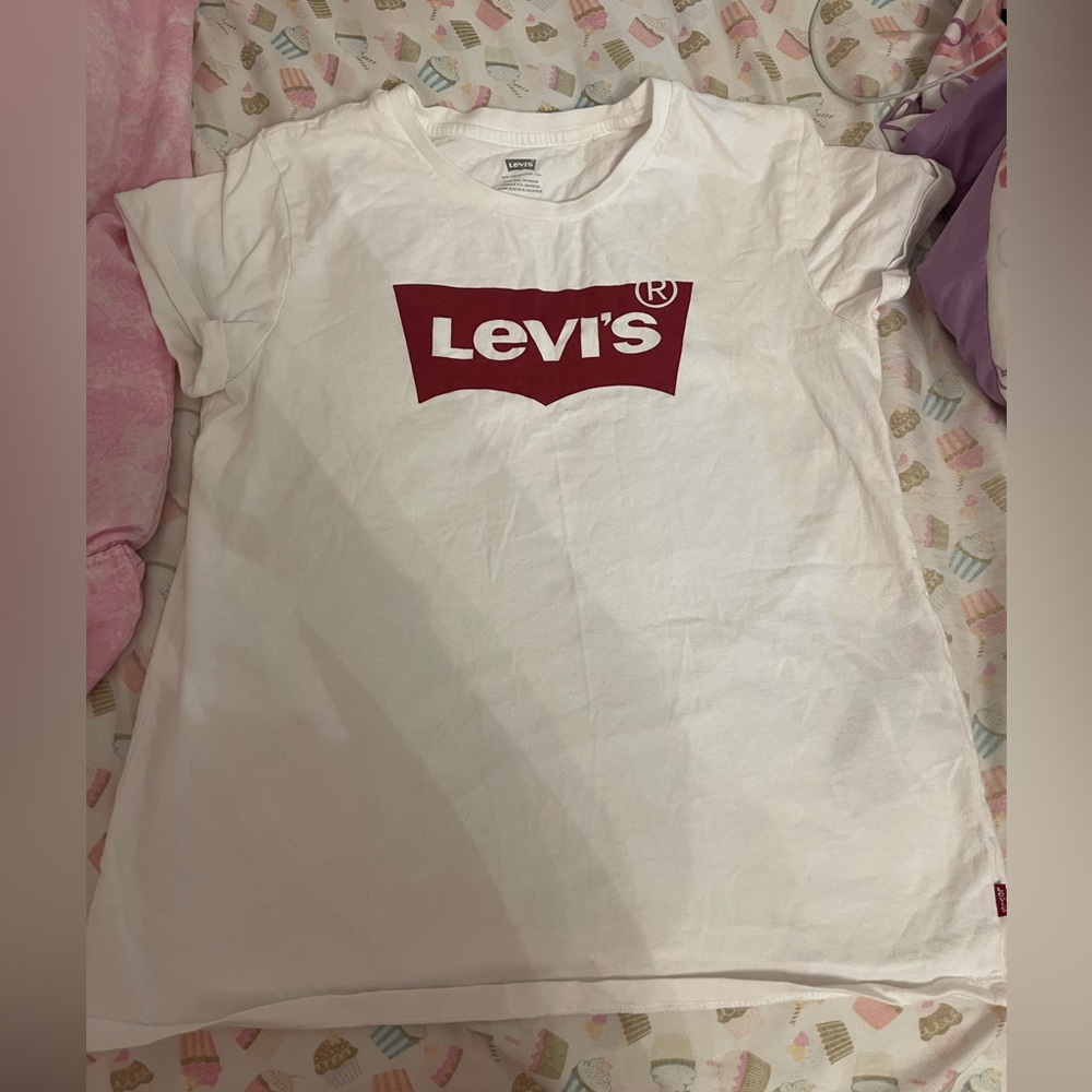 Unisex t shirt. Size medium